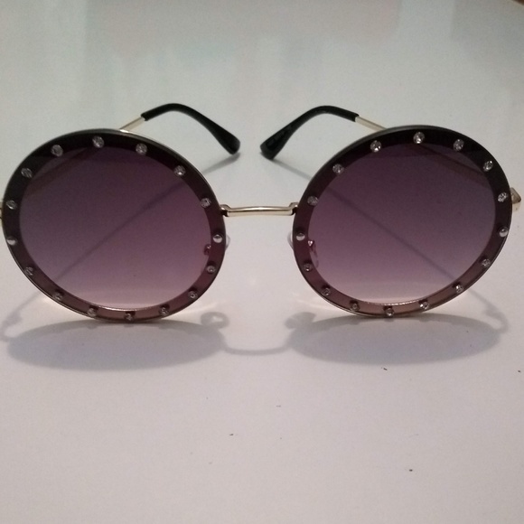 Round Black Oversize Crystal Gradient Sunglasses - Picture 2 of 4